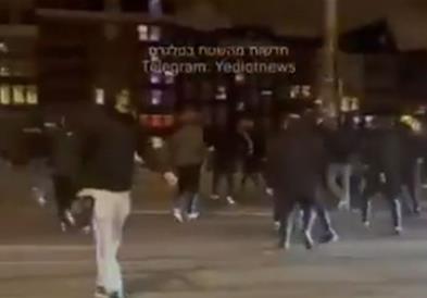 Хаос во Амстердам: Пропалестински навивачи нападнаа фанови на „Макаби“, правеле заседи (ВИДЕО)