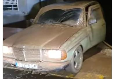 Стартувал Мерцедес во поплавена гаража: Ќе го преживее и крајот на светот (ВИДЕО)