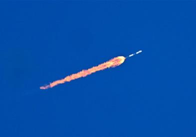 Маск лансира уште 24 сателити Старлинк, научниците негодуваат 