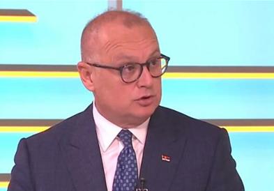 Екс министерот Весиќ од притвор пренесен итно во Институтот во Сремска Каменица