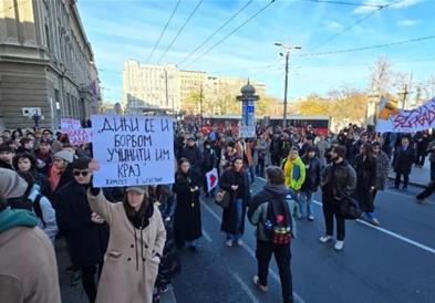 Во Белград и Нови Сад  студентите ги блокираа Ректоратот и факултетите