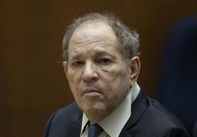 Харви Вајнстин итно пренесен в болница