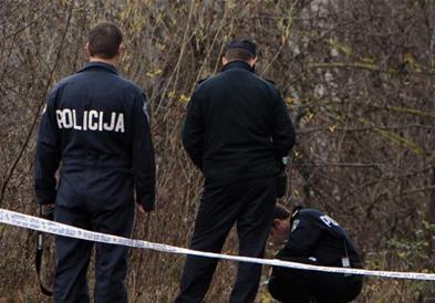 Ужас во Хрватска: Во двор се најдени закопани телата на две бебиња, родителите во притвор