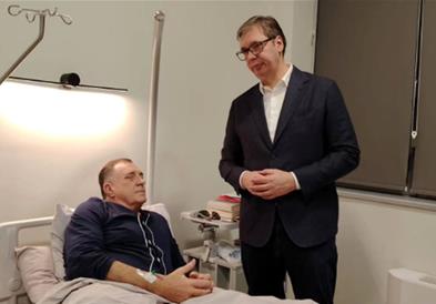 Додик на операција- Вучиќ го посети во болница