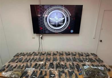 Уапсени осум лица и пронајдени 50 пиштоли во акцијата на грчката полиција 