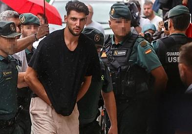 Валенсија застана зад својот играч, соочен со сериозни обвиненија за силување 