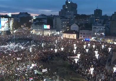 Десетици илјади луѓе ги поддржаа студентите на големиот протест во Белград