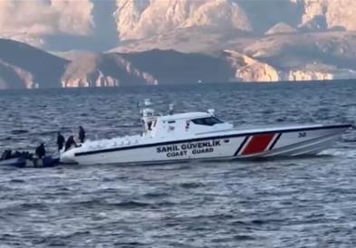 Албанскиот брод „Орику“ во Егејско Море спаси група од 40 илегални мигранти, меѓу нив 10 деца