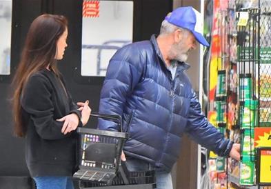 Мел Гибсон има девет деца со три жени-првата брутално ја остави,во врска е со 34 години помлада