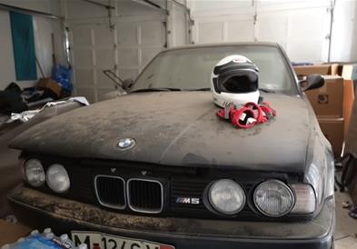 БМВ М5 со години бил заборавен во гаража на напуштена луксузна вила- проработе (ВИДЕО) 