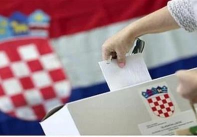 На изборите во Хрватска излегле 43,86 отсто од гласачите, Милановиќ убедлив победник