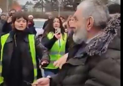 Видео: Постар маж со нож им се закануваше на студенти на Медицинскиот факултет во Нови Сад