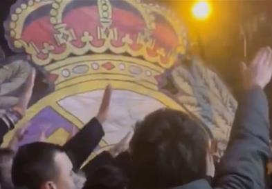 Скандал на навивачите на Реал: Со нацистички поздрав го бркаат Флорентино Перез (ВИДЕО)