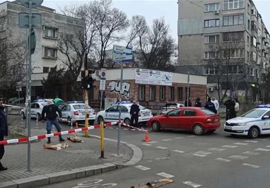 Видео: Хорор во Софија- Жена се движела по улица и ги прободувала луѓето