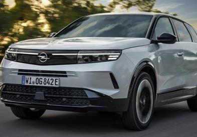 Шампион со долг опсег: Новиот Grandland Plug-in Hybrid