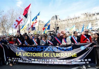 „Да се обединиме за победа“ – масовен протест за Украина во Париз