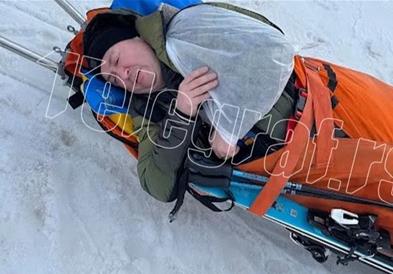Српскиот пејач Џани повреден на скијање во Италија