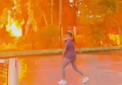 Тиктокерка снимила како ја удара гром додека игра тенис (ВИДЕО)