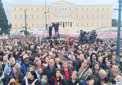 Фото: Масовен протест во Атина за двегодишнината од железничката несреќа