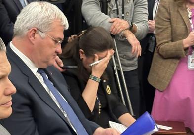 Украинската амбасадорка во САД „пропаѓа во земја“ за време на кавгата на Трамп и Зеленски