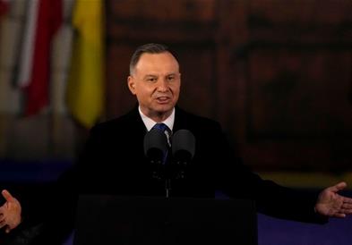 Дуда: Зеленски би требало да се врати на преговорите со Трамп 