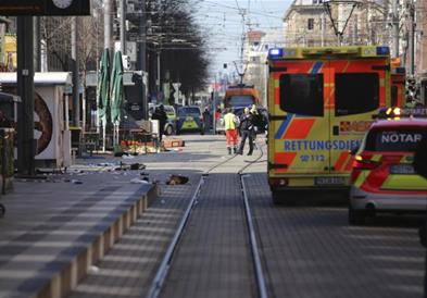 Автомобил влета во толпа луѓе во германскиот град Мајнхајм, најмалку едно лице загина