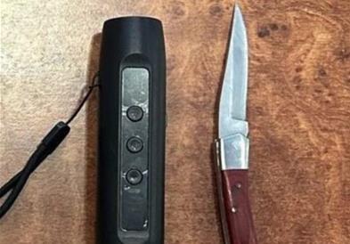 Кај опозициски советници во градското собрание на Белград пронајдени, ножеви, димни бомби....