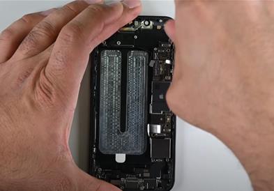 Видео: Расклопен „iPhone 16e“, еве што има внатре