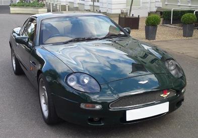 Се продава Aston Martin DB7, кој му припаѓал на Елтон Џон