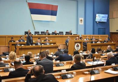 Собранието на Република Српска синоќа ги усвои Предлогот за нов Устав на РС