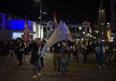 Студентите од другите градови пристигнуваат во Белград пред утрешниот масовен протест (ВИДЕО)