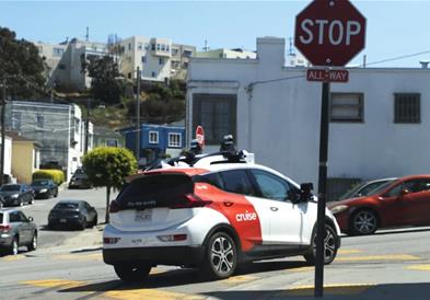 Речиси 600 казни добија автономните такси возила за непрописно паркирање!