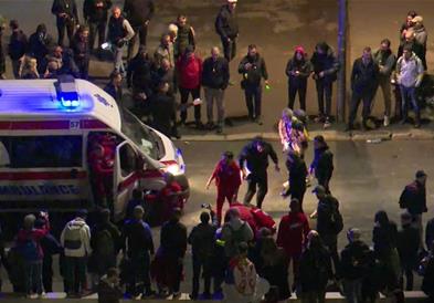 Блиц: Група мажи претепаа и клоцаа млад човек на плоштадот Никола Пашиќ во Белград