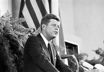 Трамп декласифицираше 80.000 страници документи за атентатот на Џон Кенеди