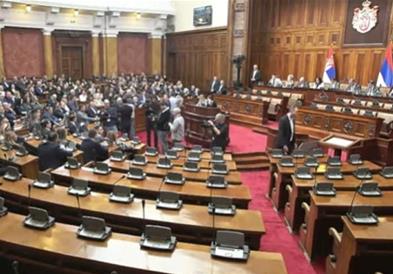 Српскиот Парламент ја констатираше оставката на премиерот Милош Вучевиќ