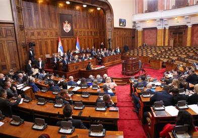 Парламентарната опозиција официјално побара формирање преодна влада во Србија