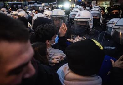 Петта ноќ протести во Турција – над 1.300 приведени од почетокот на демонстрациите