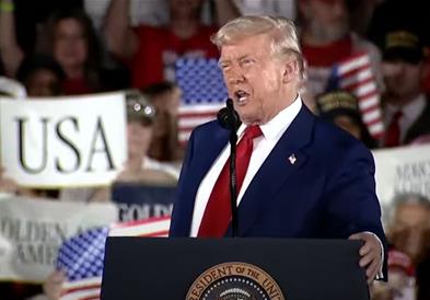 Трамп одбележа 100 дена на власт со голем митинг полн со критики кон другите и пофалби за себе