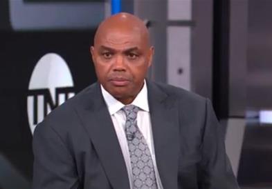 Баркли бесен на Дончиќ: „Не може да чува ниту столче“