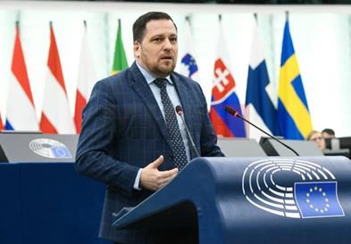 Чешки европратеник ги обвинува словачките власти за „намерно следење“  