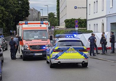 Автомобил удри во група луѓе во германскиот град Пасау- меѓу повредените и мајка со дете 