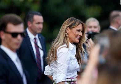 Фото: Меланија Трамп знае како да носи елегантни летни панталони