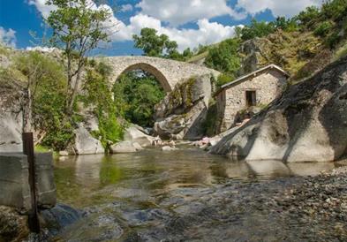 Камениот мост во село Зовиќ туристичка атракција во Мариово