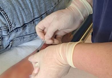 Повредените почнаа со примање на ПРП терапија во кочанската болница