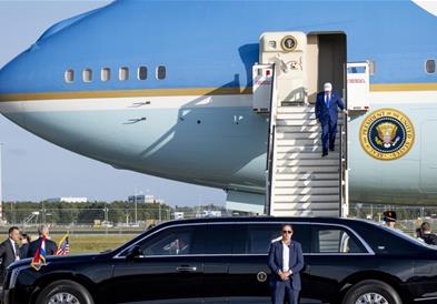Трамп пристигна во Холандија, ќе учествува на самитот на НАТО 