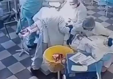 Разорниот земјотрес на Камчатка стресе операциона сала, снимена е реакцијата на докторите (ВИДЕО)