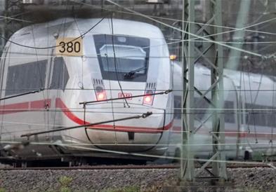 Пожар предизвика прекин на железничкиот сообраќај во дел од Германија- се води истрага за  саботажа