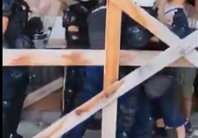 Студенти и граѓани ја блокираа зградата на судот во Нови Сад