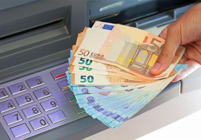 Грција ги укинува провизиите на банкоматите, НБС со совети за туристите 