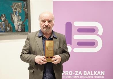 Наградата „Прозарт“ врачена на словенечкиот писател Евалд Флисар на затворањето на 13.„ПРО-ЗА Балкан“